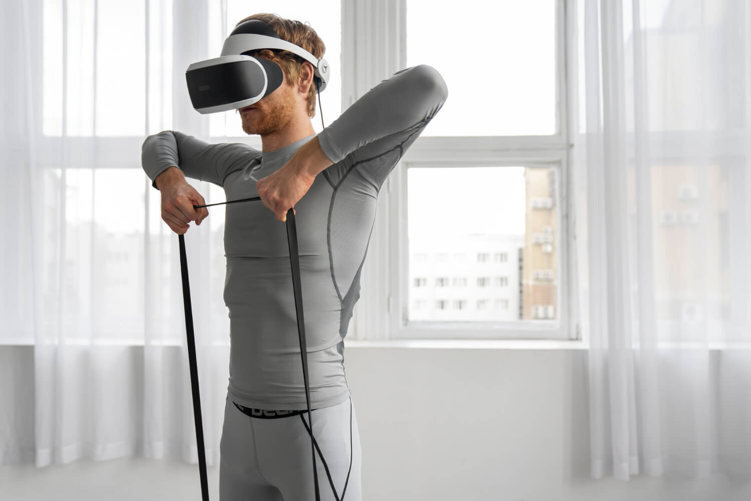 Meneer volgt fysiotherapie met de hand van virtual reality